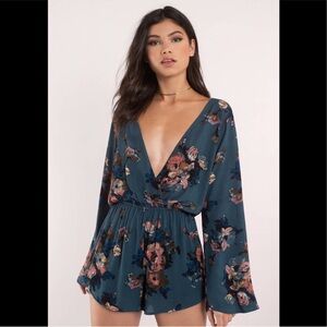 EUC Floral Deep V-Neck Romper, size M. lined, shorty shorts. Modern chic!